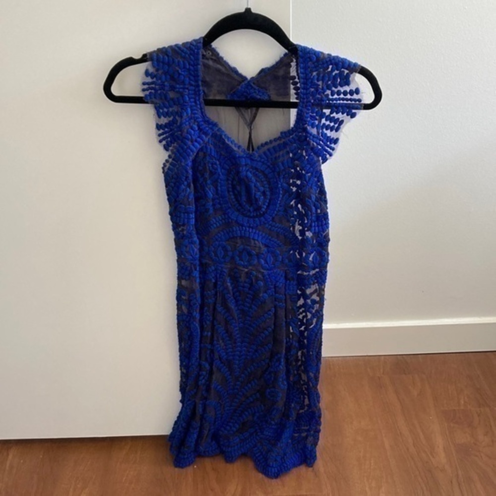 Anthropologie women's embroidered dress in blue blue - Picture 2 of 4